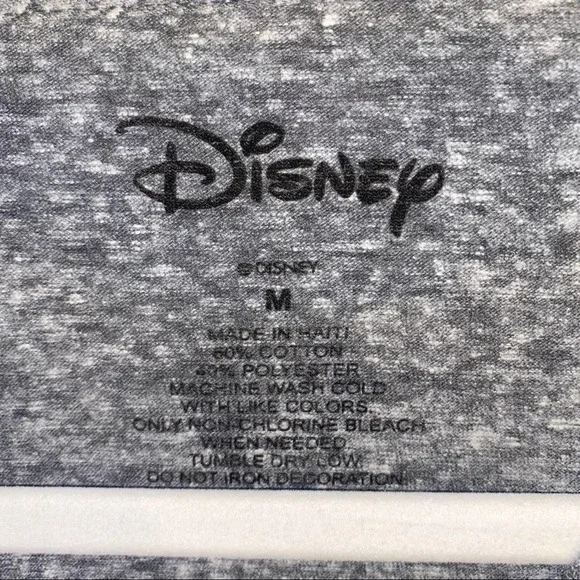 🦬DISNEY Minnie and Mickey gray Graphic Tee Sz M - Picture 3 of 3